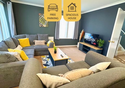 Communal lounge/ TV room, TV and multimedia, Living room, Seating area