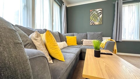 Living room, Seating area, heating, internet