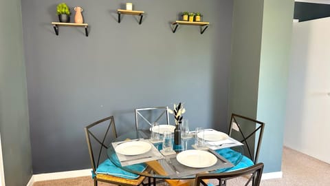 Food and drinks, Dining area, Food, Drinks, heating, internet