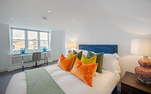 Bed, Place of worship, Photo of the whole room, Bedroom