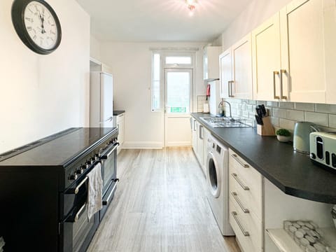 pet friendly, stove, toaster