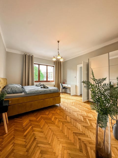 Photo of the whole room, Bedroom