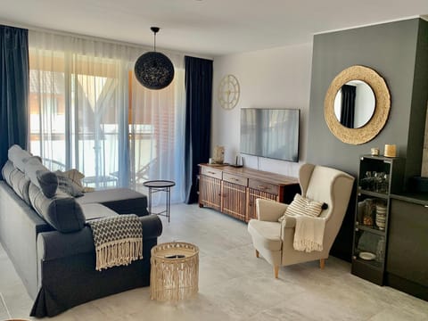 Communal lounge/ TV room, TV and multimedia, Living room, Seating area