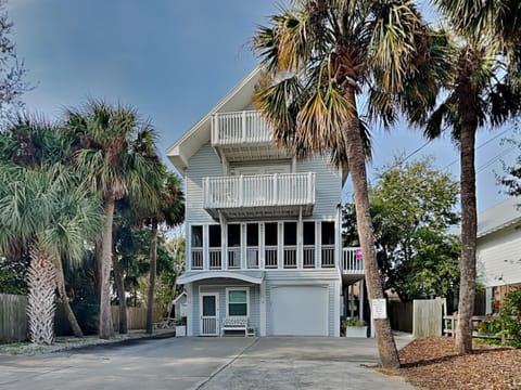 1603 Lovell Avenue Upper by Tybee Vacation Rentals House in Tybee Island