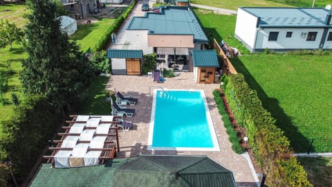Property building, Bird's eye view, Swimming pool