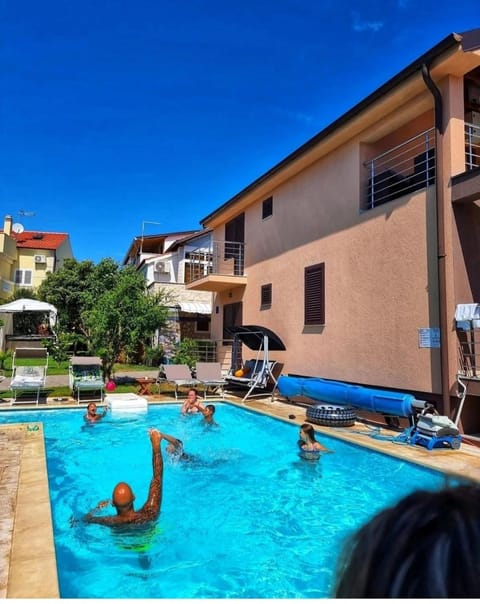 Property building, Swimming pool, sunbed