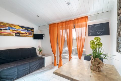 Communal lounge/ TV room, TV and multimedia, Living room, Seating area, Evening entertainment