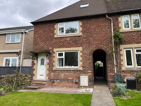 Two Four Four, holiday home in Matlock House in Matlock