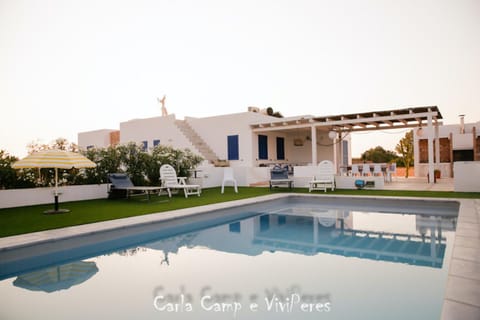Property building, Day, Garden, Pool view, Swimming pool, Swimming pool, sunbed