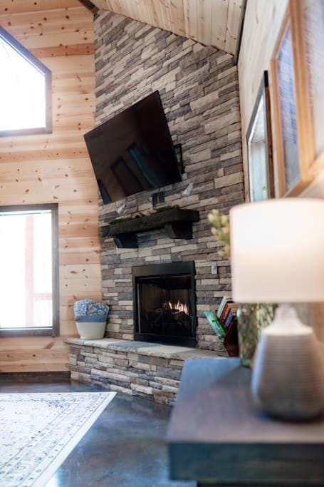 The Secluded Reset Button Cabin Cabin in Broken Bow
