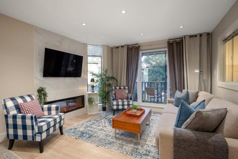 Communal lounge/ TV room, TV and multimedia, Living room, Seating area, Evening entertainment, flat iron