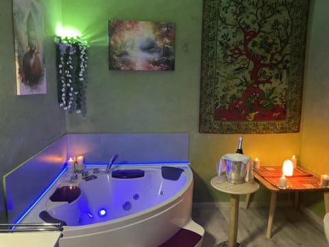 Hot Tub, Spa and wellness centre/facilities