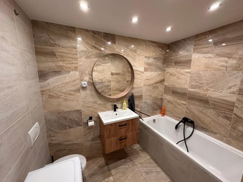 Shower, Toilet, Bathroom, Bath, towels