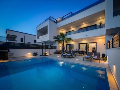 Patio, View (from property/room), Balcony/Terrace, Pool view, sunbed