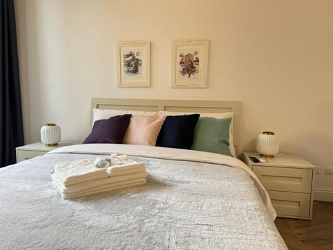 Bed, Bedroom, air conditioner