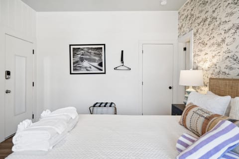 Folliday Inn - The Ariston - Room 34 Inn in Folly Beach