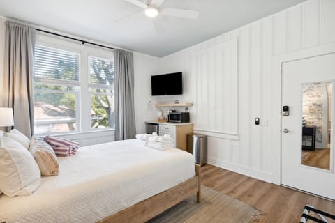 Folliday Inn - The Ariston - Room 34 Inn in Folly Beach