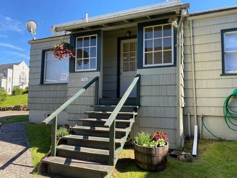 Historic Downtown Cottage House in Astoria