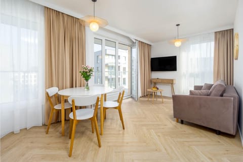 TV and multimedia, Seating area, Dining area