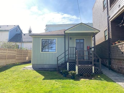 Quaint Downtown Cottage House in Astoria