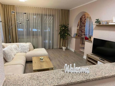 Summer, TV and multimedia, Living room, Seating area