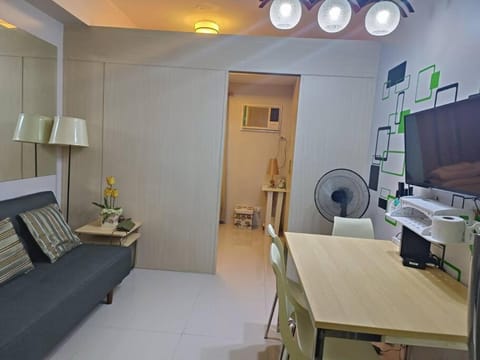 TV and multimedia, Living room, Seating area, Dining area, air conditioner