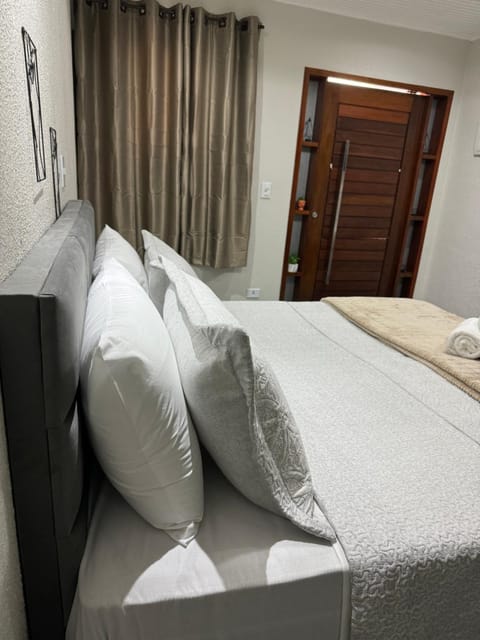 Chalé 01 com hidro e cozinha no coração de Penedo Nature lodge in Resende