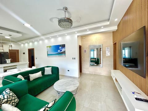Communal lounge/ TV room, TV and multimedia, Living room, Evening entertainment