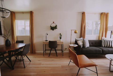 Living room, Business facilities, Dining area