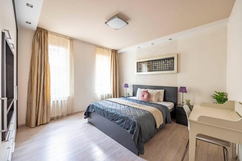 Bed, Living room, Photo of the whole room, Seating area, Bedroom, hair dresser