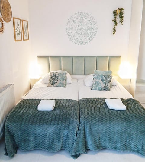 KRK stop near airport Apartment in Gmina Liszki