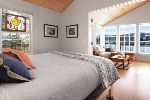 'Erinleigh By The Sea' Waterfront House in Jenner