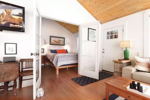 'Erinleigh By The Sea' Waterfront House in Jenner