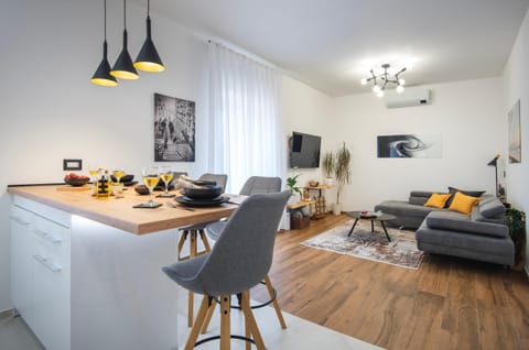 Living room, Dining area