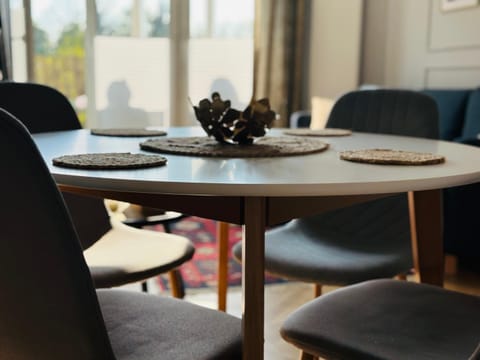 Living room, Seating area, Dining area