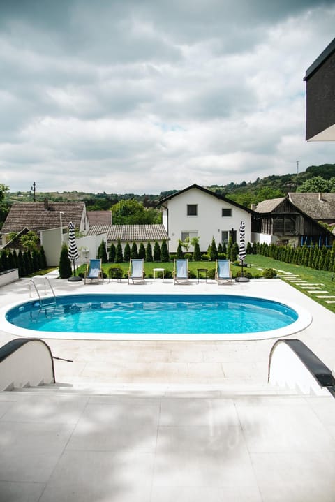 Mountain view, Pool view, Swimming pool