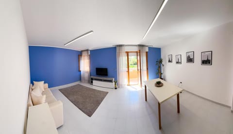Communal lounge/ TV room, TV and multimedia, Living room, Seating area, Evening entertainment