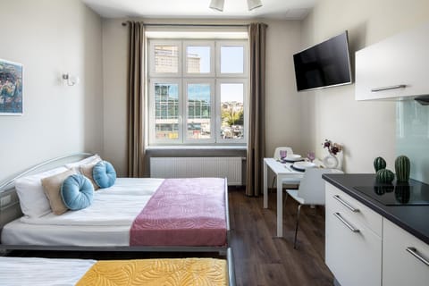 Bed, TV and multimedia, Kitchen or kitchenette, Photo of the whole room