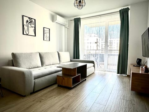 Communal lounge/ TV room, TV and multimedia, Living room, Seating area