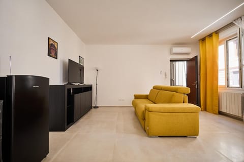 Communal lounge/ TV room, TV and multimedia, Living room