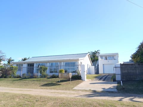 Property building, Day, Garden, Garden view