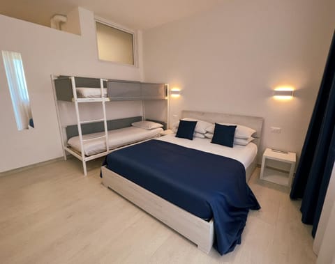 Bed, Photo of the whole room, Bedroom, bunk bed