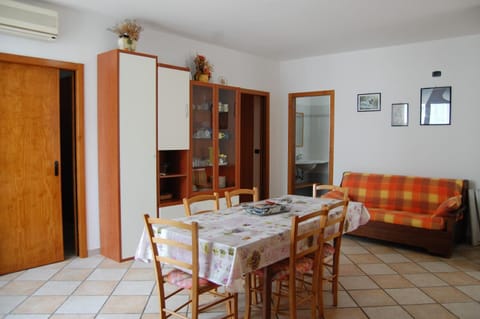 Living room, Lunch