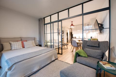 Bed, Living room, Photo of the whole room, Seating area, Bedroom
