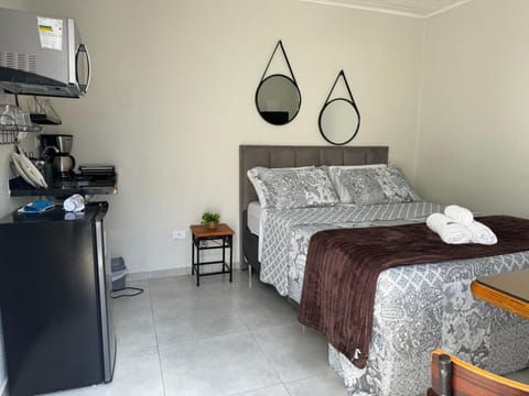 Chalé 03 com cozinha no coração de Penedo Nature lodge in Resende