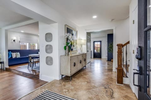 Stunning Lake House with a Pool and Hot Tub House in Little Elm