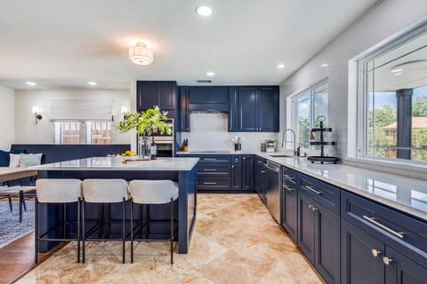 Stunning Lake House with a Pool and Hot Tub House in Little Elm