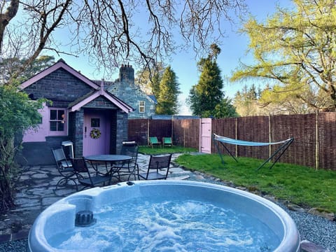 Property building, Patio, Garden, Hot Tub, Text overlay, Garden view, Location