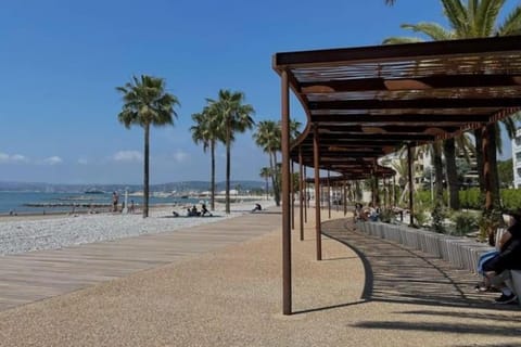 Studio meublé Front de mer proche Aéroport de Nice Apartment in Nice