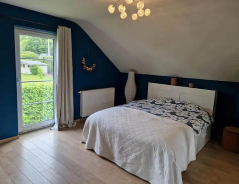Chambre double proche du circuit Bed and Breakfast in Wallonia, Belgium